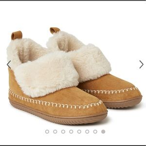 NWOT Dearfoams Bootie Indoor/Outdoor Fuzzy Slipper Boots